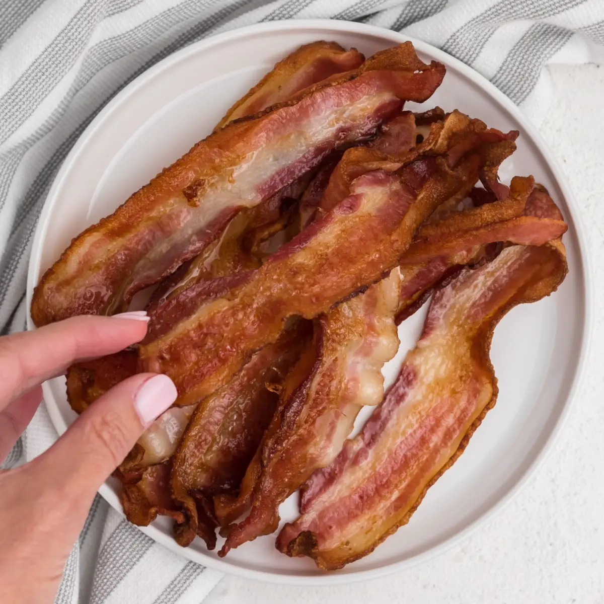 how long do you put bacon in the air fryer for